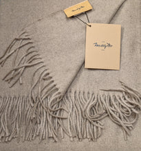 Carica l'immagine nel visualizzatore di Gallery, Plaid Everest in puro cashmere by Marzotto