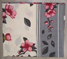 Carica l&#39;immagine nel visualizzatore di Gallery, Mezzero indiano 100% cotone stampato a mano disegno Sakura- Sobel
